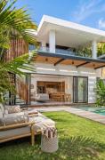 NEW Luxe 350m to BEACH villas I 7BDR and 4BDR I KIDS stay free I Panoramic windows I AC I 9 meters pool