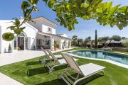 Villa close to the beach sea views
