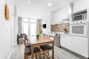 Newly renovated apartment next to Turia Gardens