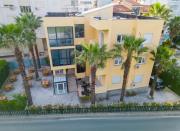 Luris Apartments