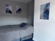 Spacious 3 Bedroom House Near Leeds City Centre