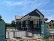 Top Tanah Merah