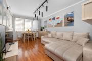 Lingua City Center Apartment by BookingHost