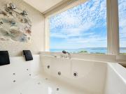 Dreamy 1BR Private Hot Tub with Sea View