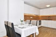Spacious 3-room apartment with a balcony, 5 minutes to the center
