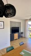 AMAO-Grey - Spacious Family Apartment - 6 Guests - Parking