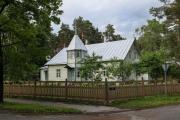Home accommodation in a beautiful old wooden villa under the Elva pines