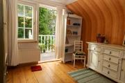 Home accommodation in a beautiful old wooden villa under the Elva pines