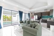 3BR Pool Villa with Bathtub Near Beach V294