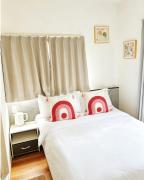 Asakusa Hanichi 202 Queen Bed Room, 4 min walk to Asakusa Temple, direct subway access to Narita and Haneda Airport