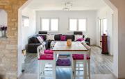 3 Bedroom Cozy Apartment In Povljana