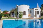 Casa com Piscina e Jardim ideal para famílias