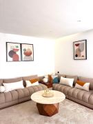Spacious, Stylish & Comfy Retreat - Close to Beach
