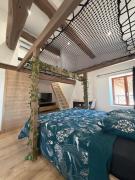 Studio atypique avec filet suspendu & mezzanine