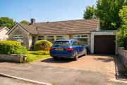 Lynwood Lodge - 4-Bed Bungalow in Midsomer Norton, Parking