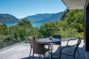 Lake & Mountain View Apartment near Faulensee Balcony BBQ & Free Parking