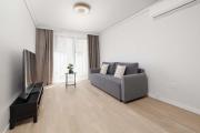 Spacious Apartment with Parking Near the Old Town by Noclegi Renters