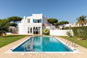 Elegant villa with private pool in Quarteira
