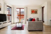 TOTU HOME Waterlane Island Apartments - Free Parking, Pool, Sauna, Gym