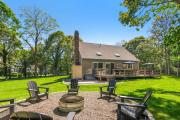 Minutes from Beaches Outdoor Shower Fire Pit