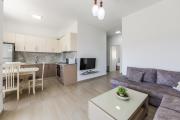 Beachside Family Apartment Balcony & Parking by PikHost