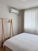 Yeonhuidong 3Rooms , Up to 6 People ,10Mins Drive to Hongdae ,2Floor Single Family Home , Free Parking , Hongje Waterfall