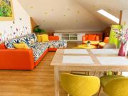 Cozy Mansard Apartment-Steps from the Beach