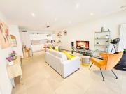 Central 1BR Apartment w terrace&parking spaces