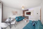 4BDR Luxe Home in Nottingham Secure Parking