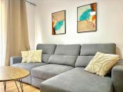 Renovated APT, Beach 1 min, WiFi, AC