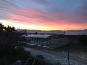 Villa Guki mit überdachtem Pool und Meerblick