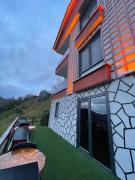 Green Hill Apart