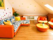Cozy Mansard Apartment-Steps from the Beach