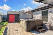Coler House Cyclist Retreat with Hot Tub