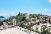 Top Himare