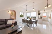 VILLA DOŽDOR - 130 m2 luxury three-room apartments - excellent location near the beach and the town center - view of the sea and the bay - secured free parking