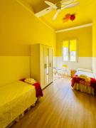 Playful twin room with en suite bathroom - ColivingFlorence VdM