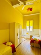 Playful twin room with en suite bathroom - ColivingFlorence VdM