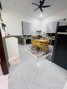 Top Tanah Merah