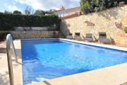 Spacious Family Villa & Studio Pool Walk to Beach