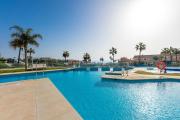 Top-Floor Apartment Private Pool & Sea Views