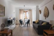 Apartment with Balcony - 5 min Walk to the Beach & Restaurants