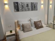 Kyiv Cocoon, Warm & Unique Apartment near Rail Station