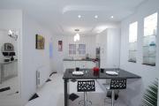 Londe du Lac - chic apartment with private suite S16