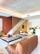 Designer Villa Pool Garden & Private Parking