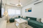 Modern 2BR with WiFi AC Parking