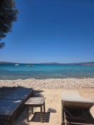 Top Aliki