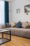Sunny Shore Apartment Beach Walk by PikHost