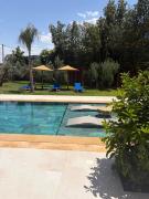 Villa with pool, ping pong table, trampoline