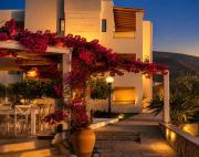 Golden Bay Apartments-Garden Haven